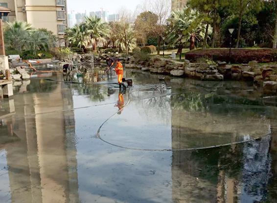 净潭乡景观池淤泥清理