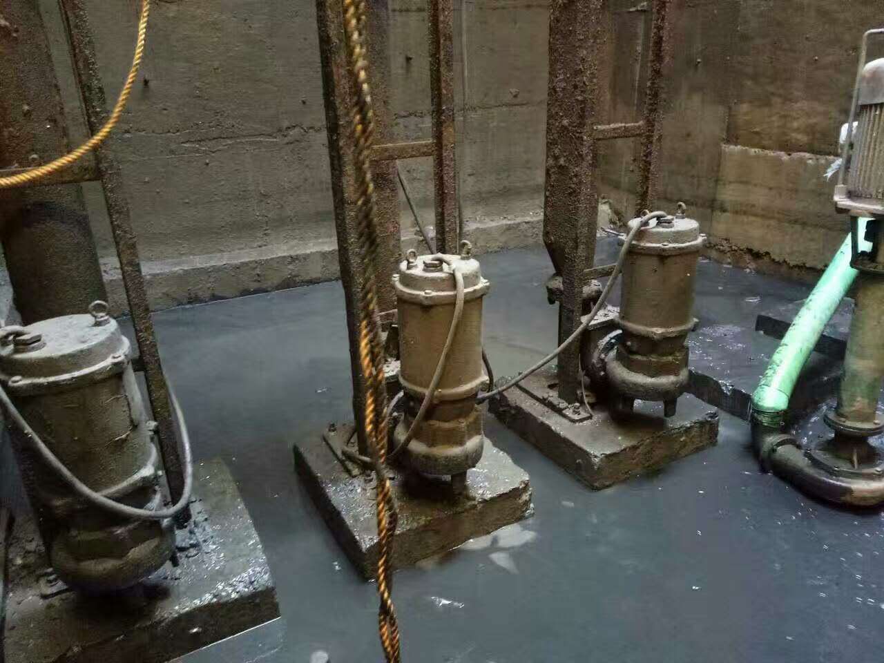 净潭乡污水池清理