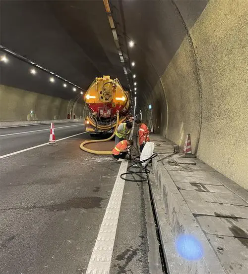 净潭乡隧道排水渠清淤